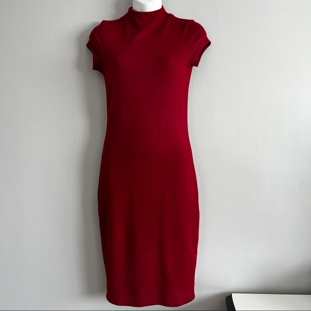 RED DRESS - Picture 2 of 6